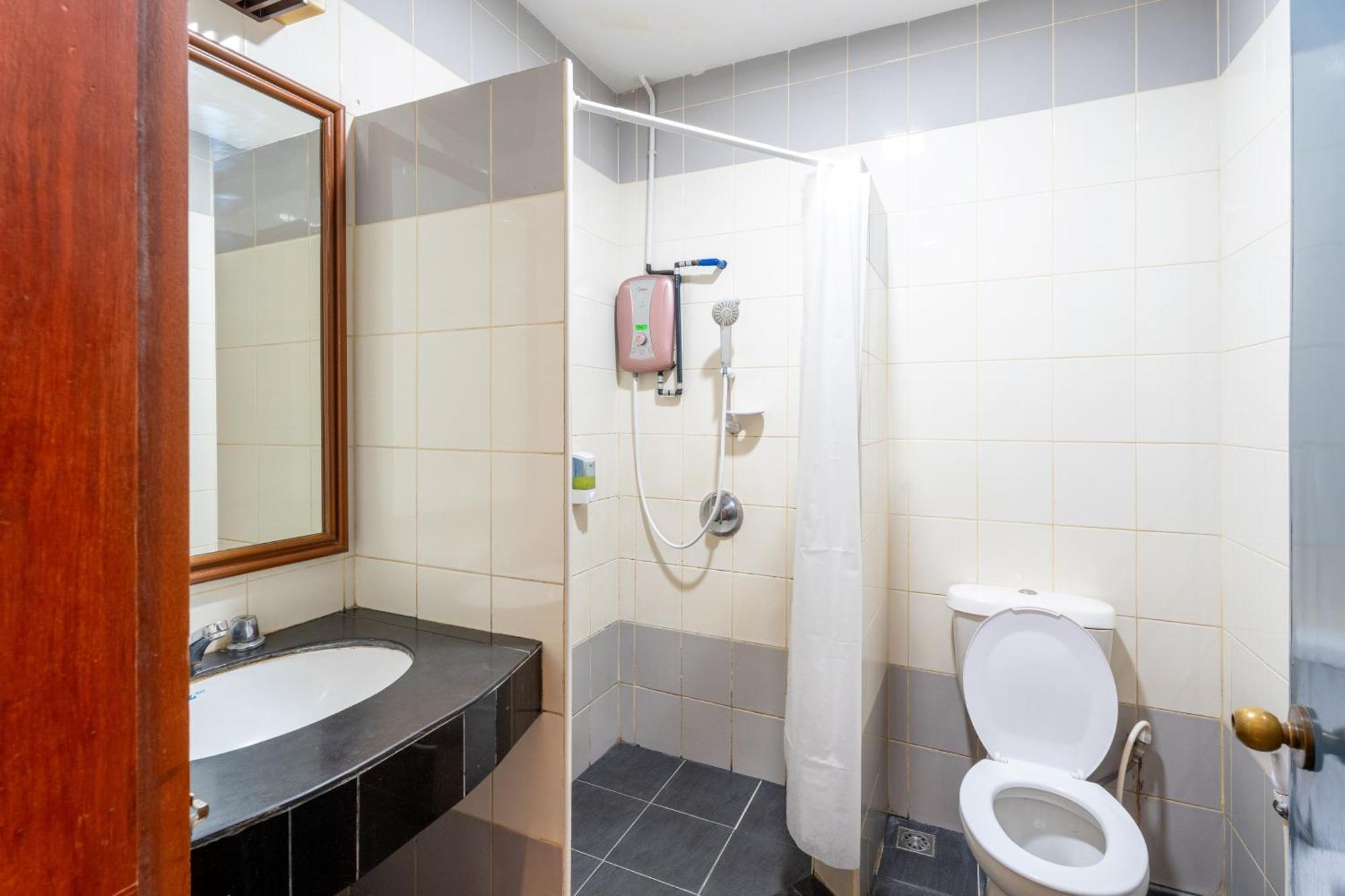 Pertama Lodge Тавау Екстериор снимка