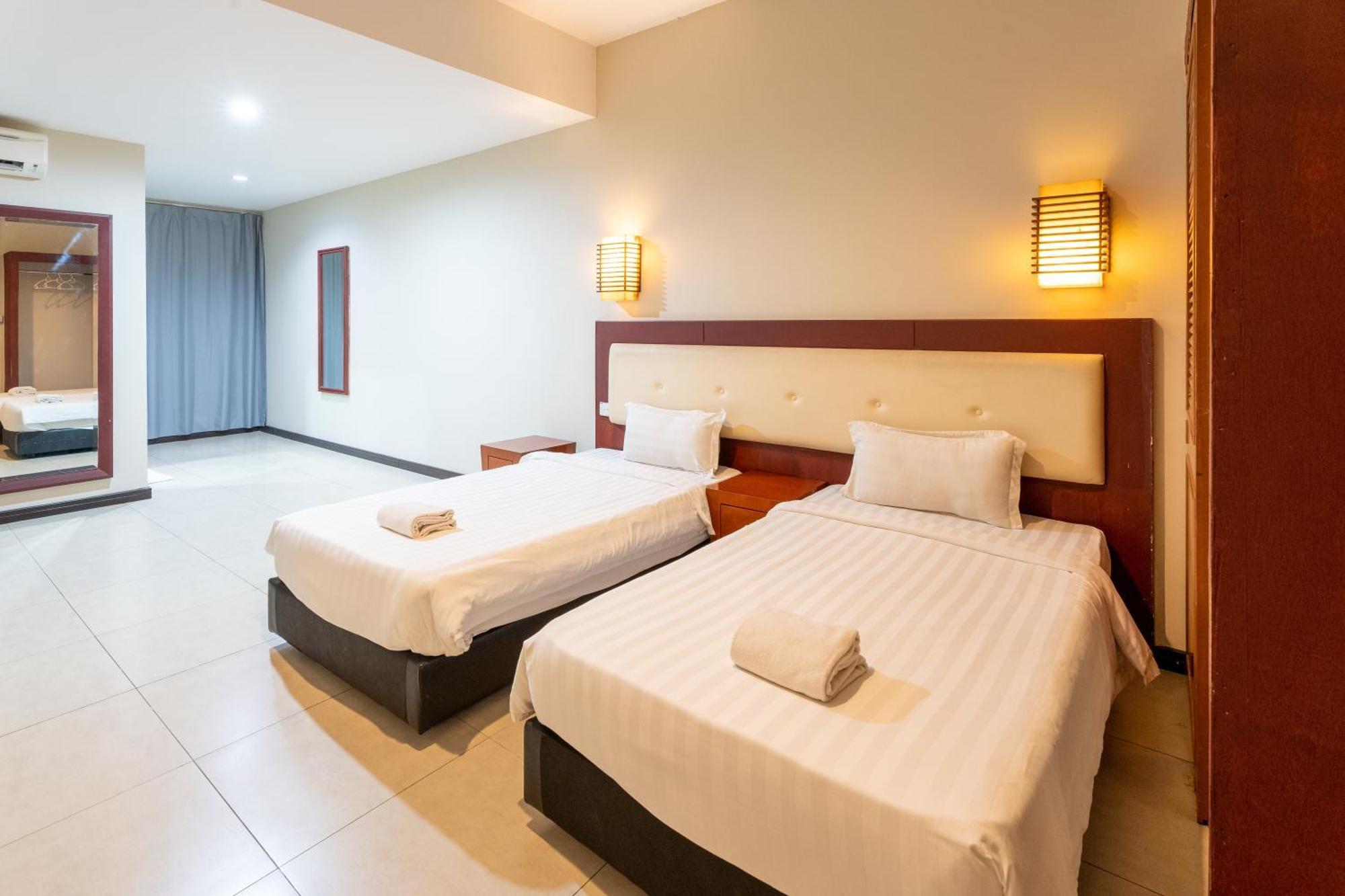 Pertama Lodge Тавау Екстериор снимка