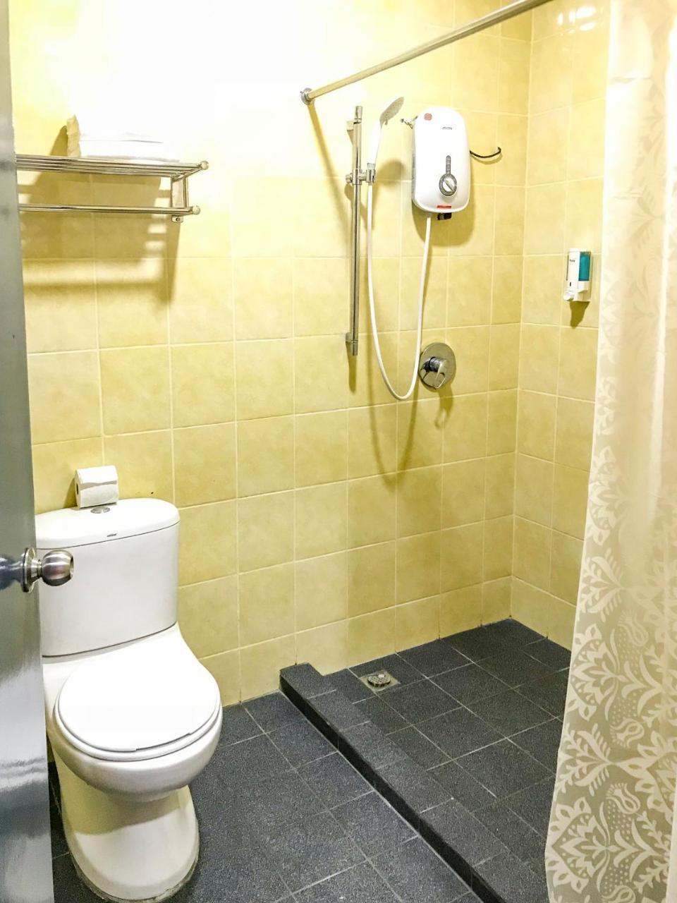 Pertama Lodge Тавау Екстериор снимка